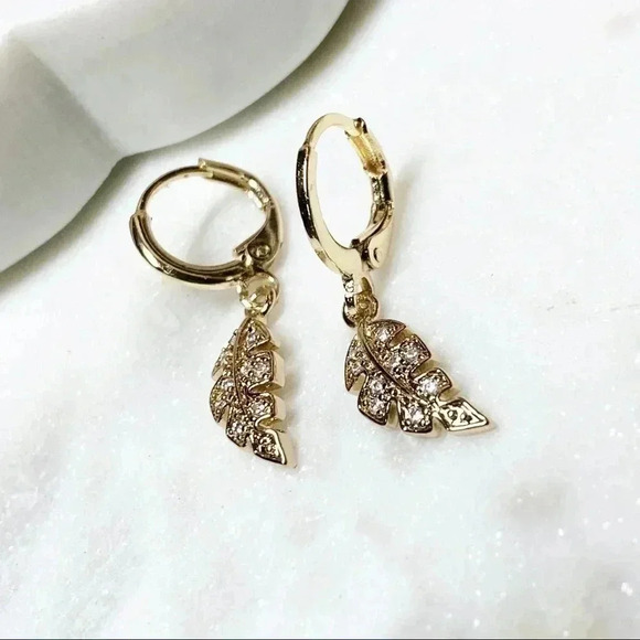 Huggie Petit Leave Hoops Earrings - Picture 3 of 5